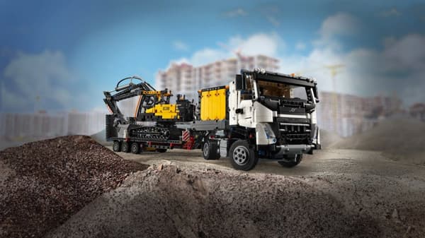 LEGO® Technic Volvo FMX lastbil & EC230 elgrävmaskin 42175