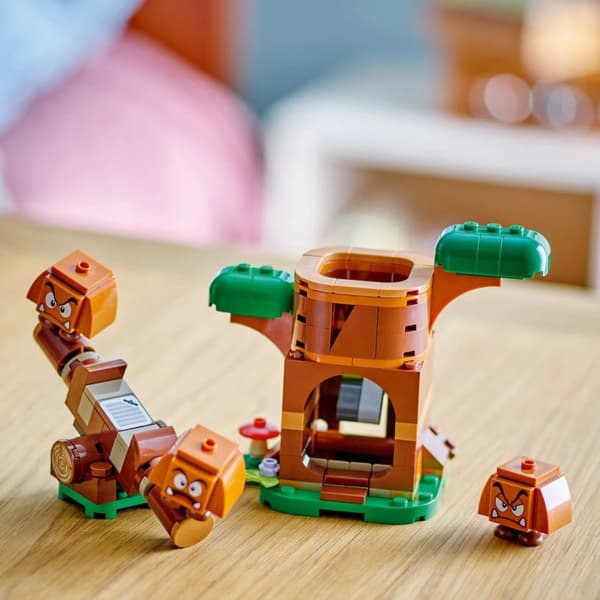 LEGO® Super Mario™ Goombas lekplats 71433
