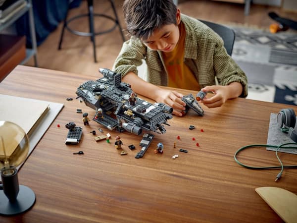 LEGO® Star Wars™ The Onyx Cinder 75374