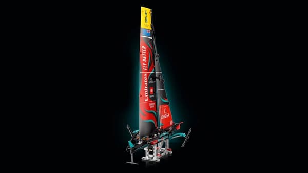 LEGO® Technic Emirates Team New Zealand AC75 yacht 42174