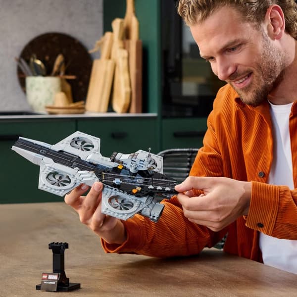 LEGO Super Heroes Avengers Helicarrier 76295
