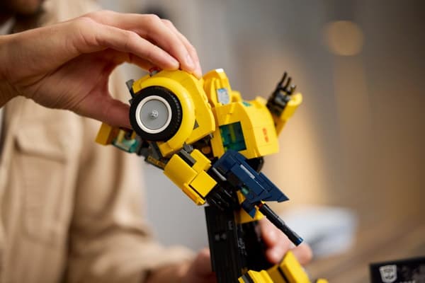 LEGO® icons Bumblebee 10338