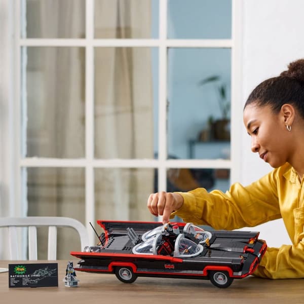 LEGO Super Heroes Batmobilen från den klassiska tv-serien 76328