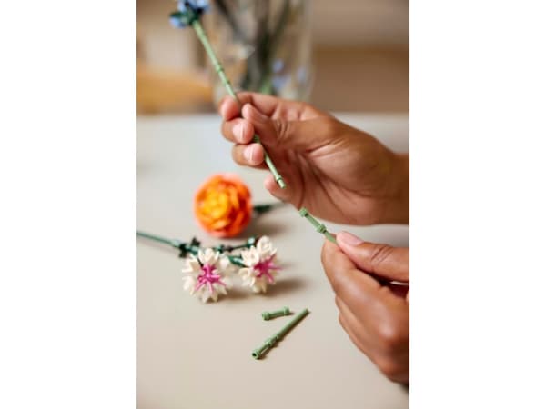 LEGO Botanicals 10342 Vakker bukett med rosa blomster