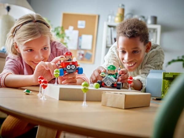 LEGO Super Mario 72034 Mario Kart™ – Baby Mario vastaan Baby Luigi