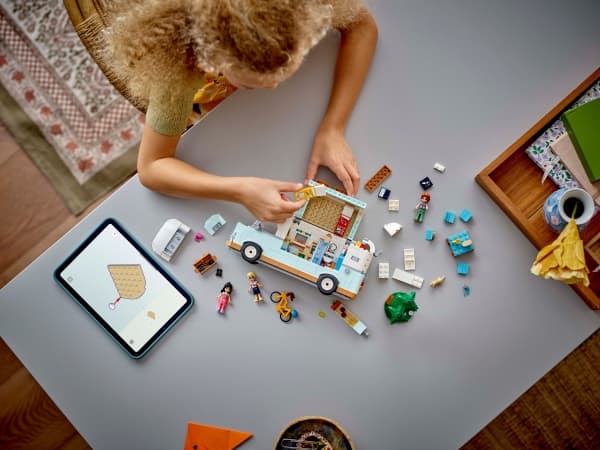 LEGO Friends 42663 Bobiltur med venner