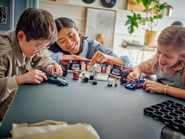 LEGO City 60444 F1-verksted med Mercedes-AMG og Alpine