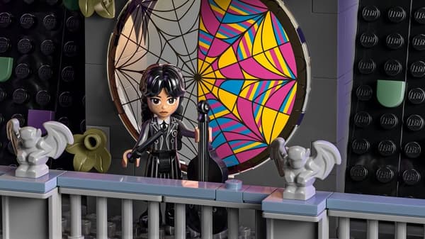 LEGO® Wednesday & Enids korridorsrum 76781