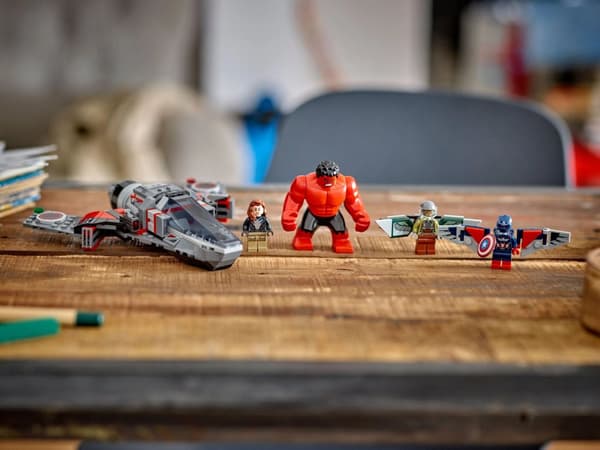 LEGO® Marvel Captain America mot Red Hulk 76292