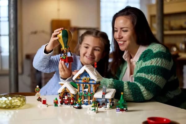 LEGO Icons 10339 Santa's Post Office