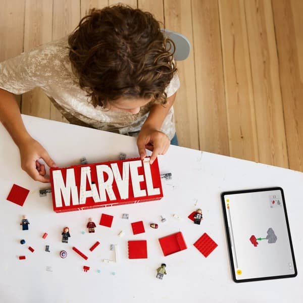 LEGO® MARVEL logotyp och minifigurer 76313