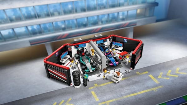 LEGO® City F1® garage & Mercedes-AMG & Alpine bilar 60444
