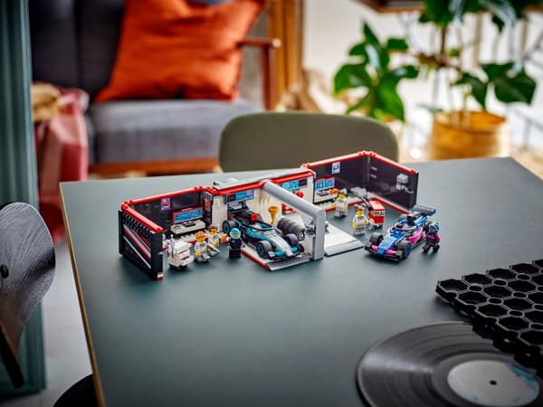 LEGO® City F1® garage & Mercedes-AMG & Alpine bilar 60444