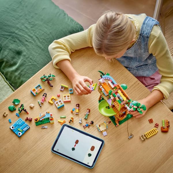 LEGO® Friends Vänskapsträdkoja 42652