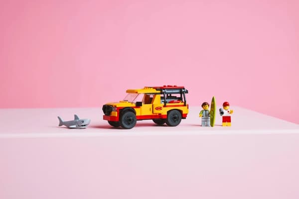 LEGO® City Strandräddning med livräddarbil 60453