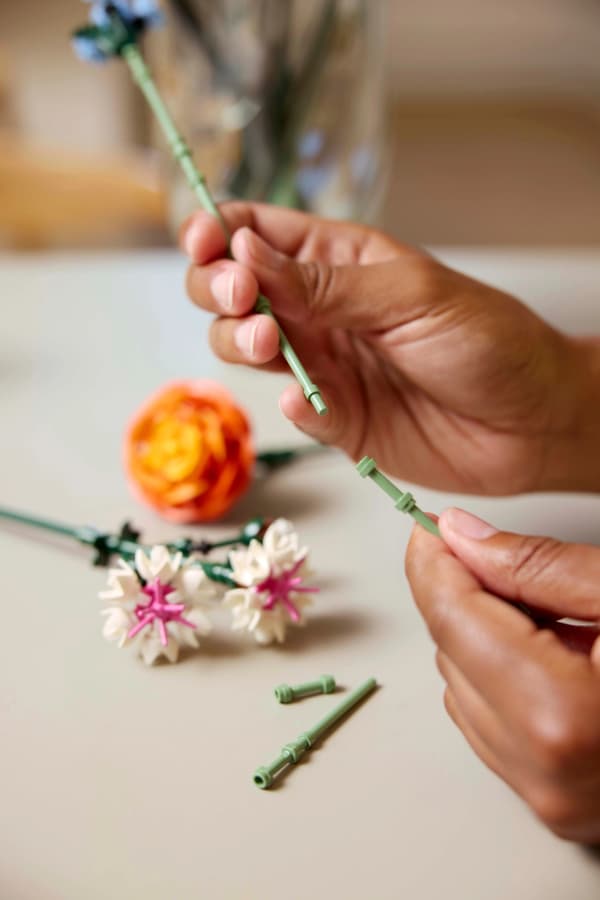 LEGO® Botanicals Vacker rosa blombukett 10342
