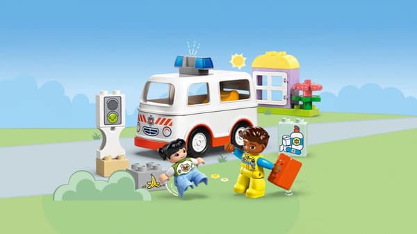 LEGO® DUPLO Ambulans och förare 10447