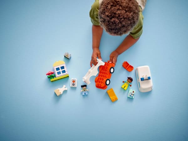 LEGO® DUPLO Ambulans och förare 10447