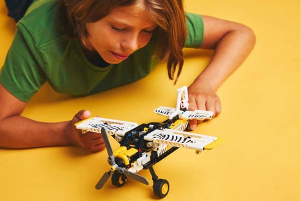 LEGO Technic Bushflygplan 42198