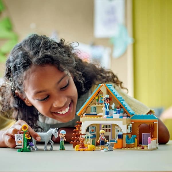 LEGO Friends Veterinärklinik för hästar och husdjur 42651
