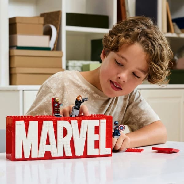 LEGO Super Heroes MARVEL logotyp och minifigurer 76313