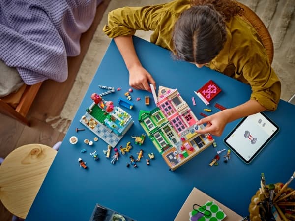 LEGO Friends 42670 Heartlake Citys lägenheter och butiker