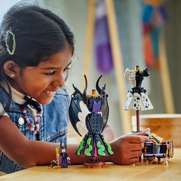 LEGO® Disney Maleficents och Cruella De Vils klänningar 43262