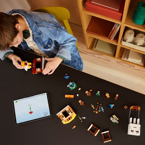LEGO Minecraft - Hornanhenki-kuumailmapallon hyökkäys kylään