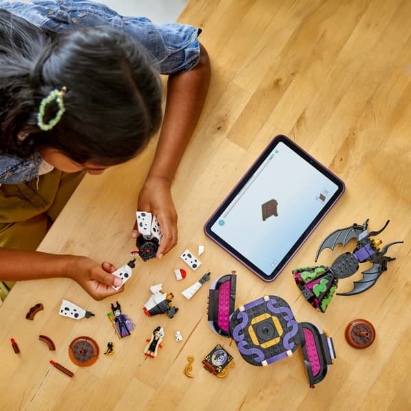 LEGO Disney - Maleficents och Cruella De Vils klänningar