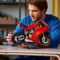 Miniatyrbild 6 av 11: LEGO Technic - Ducati Panigale V4 S motorcykel