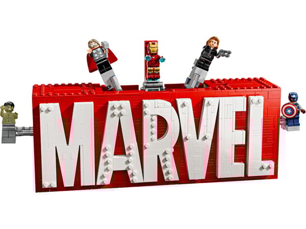 LEGO Marvel - MARVEL logotyp och minifigurer