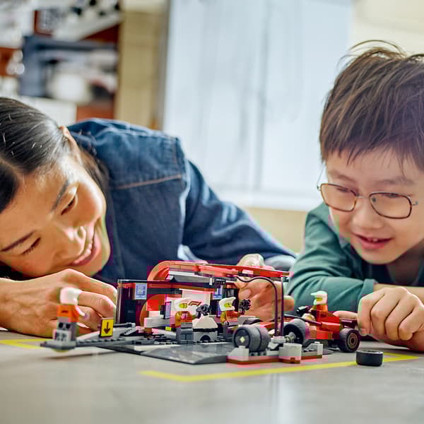 LEGO City - F1 depåstopp & depåteam med Ferrari bil