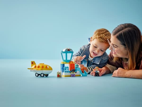 LEGO DUPLO Town 10443 På flyplassen for første gang