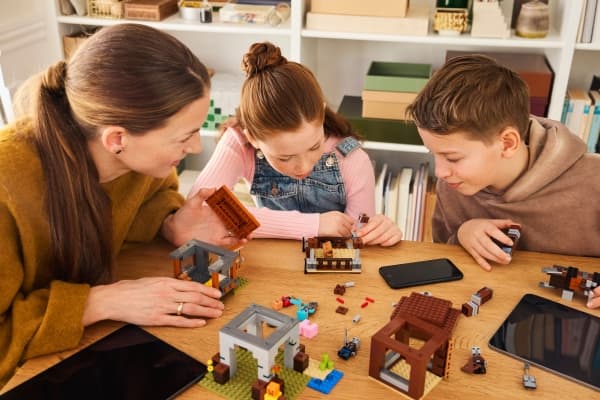 LEGO Minecraft 21278 Røvernes utpost og olmt beist