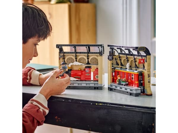 LEGO Harry Potter TM 76450 Kirjaminimaailma: Tylypahkan pikajuna
