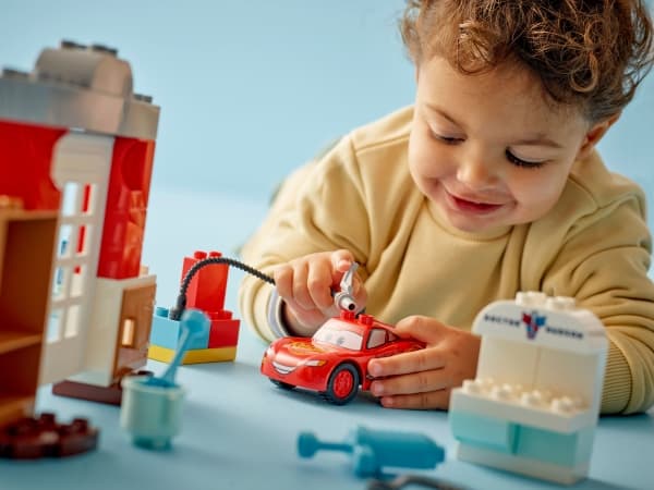 LEGO DUPLO® | Disney 10456 McQueen besøker Docs verksted