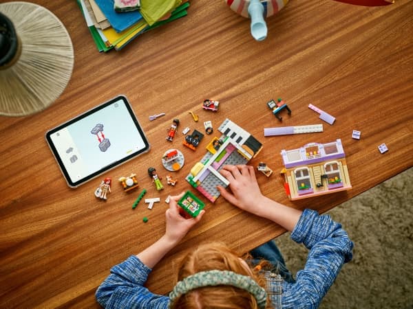 LEGO Friends 42653 Musikkbutikk og leilighet