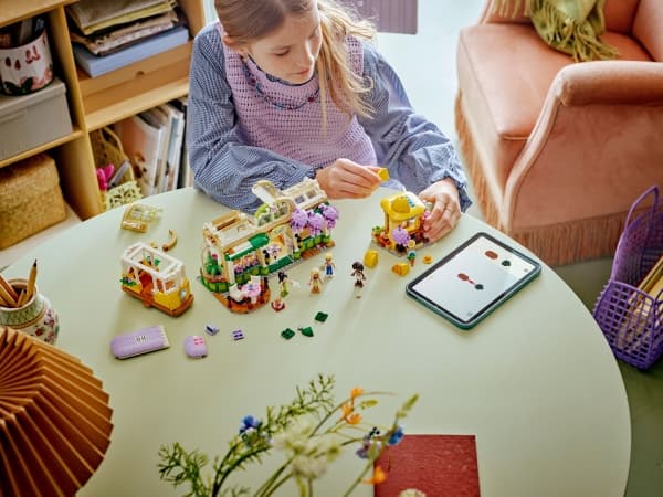 LEGO Friends 42671 Kafé med blomsterbutikk