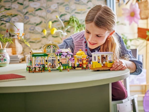 LEGO Friends 42671 Kafé med blomsterbutikk
