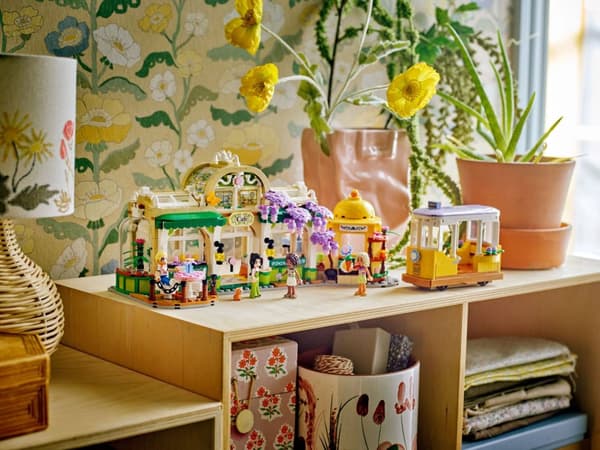 LEGO® Friends Växtkafé & blomsteraffär 42671