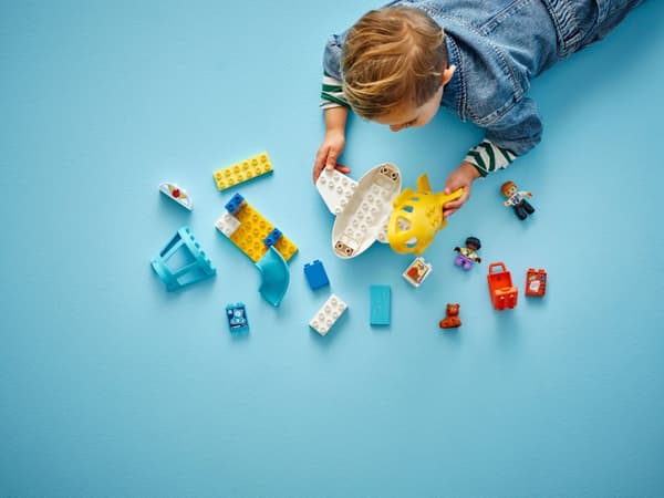 LEGO® DUPLO Första gången på flygplatsen 10443