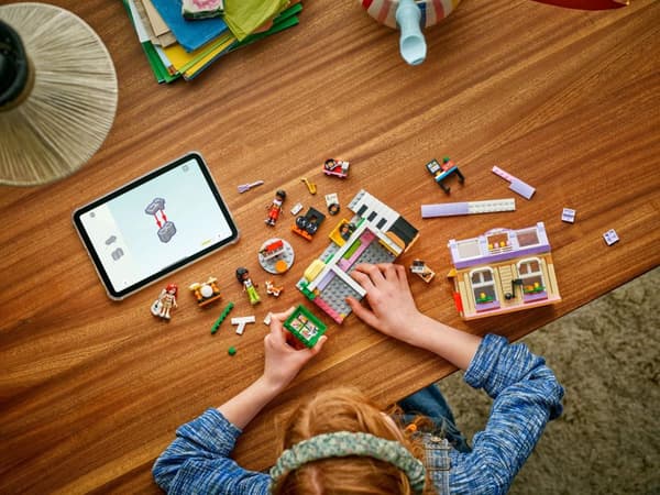LEGO® Friends Musikaffär & lägenhet 42653