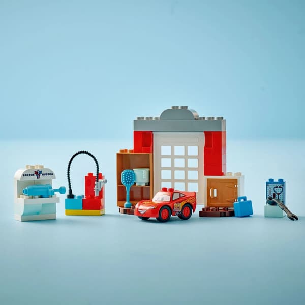 LEGO® DUPLO McQueens besök i Docs garage 10456