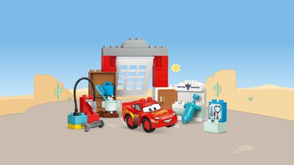 LEGO® DUPLO McQueens besök i Docs garage 10456