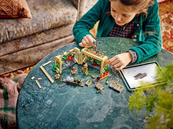 LEGO® Harry Potter™ Hogwarts slott: lektion i örtlära 76445