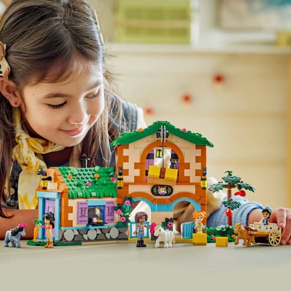 LEGO Friends Ponnygård och stall 42654
