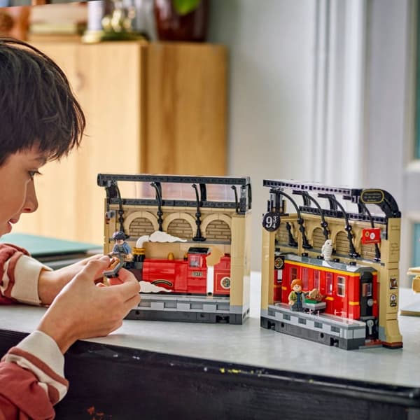 LEGO Harry Potter Bokstöd: Hogwartsexpressen 76450
