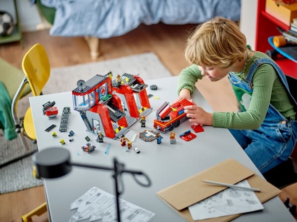 [OUTLET] - LEGO City 60414 Brandstation med brandbil