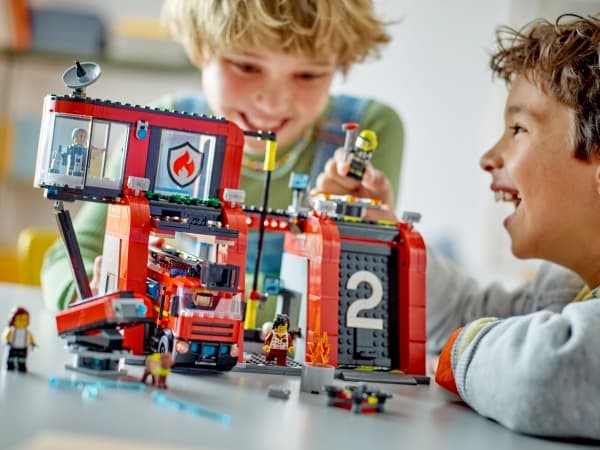 [OUTLET] - LEGO City 60414 Brandstation med brandbil