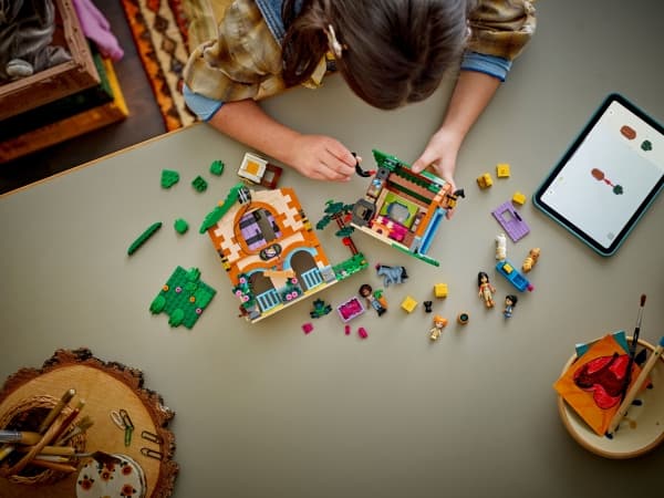 LEGO Friends 42654 Ponnyfarm och stall